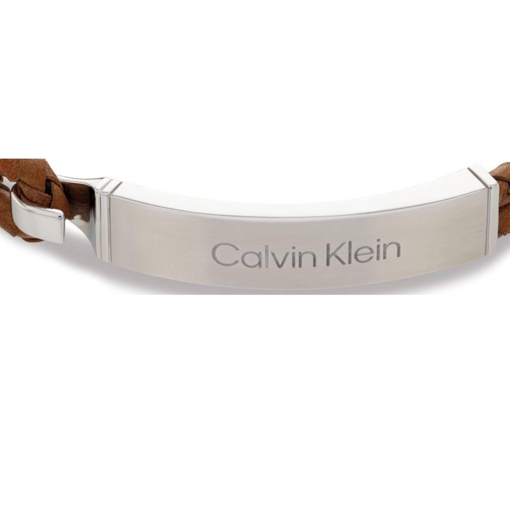 Ανδρικό βραχιόλι Calvin Klein 35000405 από καφέ δέρμα με ασημί αγκράφα.