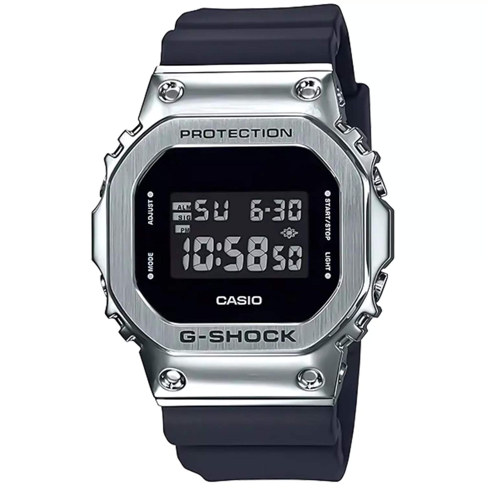 Ρολόι Casio 5600 Series GM-5600-1 με μαύρο καουτσούκ λουράκι και μαύρο καντράν 49.6×43.2mm σε τετράγωνο σχημα. 