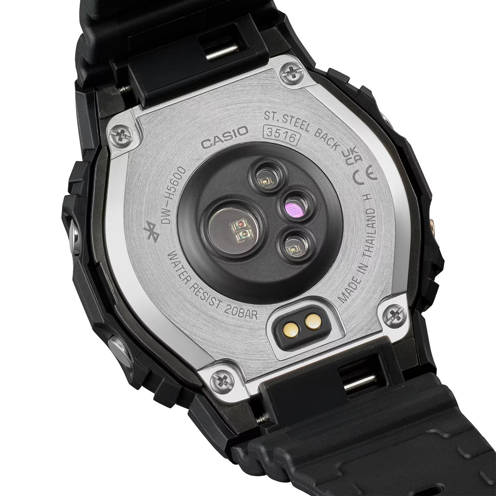 Προπονητικό ρολόι smartwatch G-Squad Casio G-Shock DW-H5600MB-1ER Solar με μαύρο καουτσούκ λουράκι και μαύρο καντράν διαμέτρου 44,5mm σε τετράγωνο σχημα.