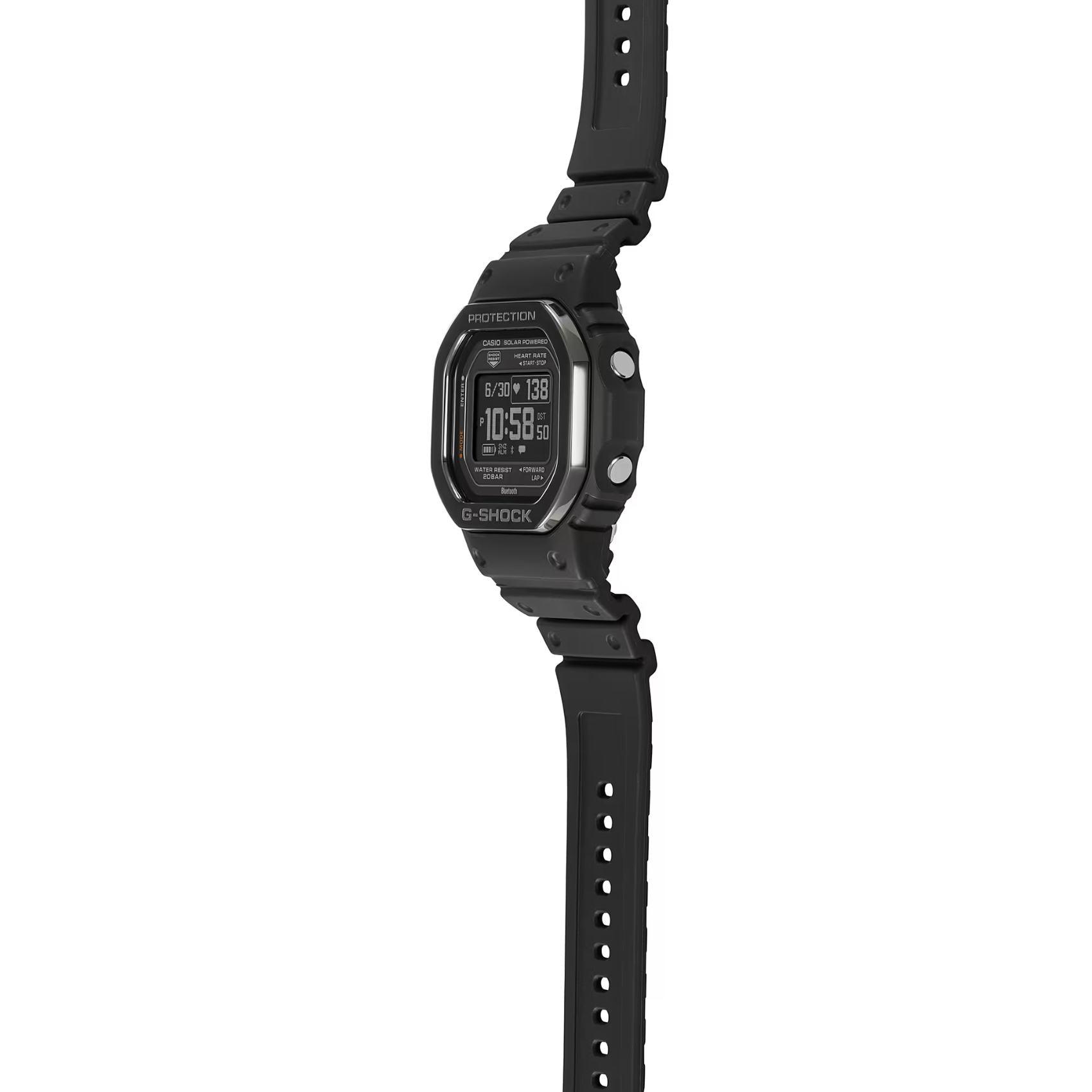 Προπονητικό ρολόι smartwatch G-Squad Casio G-Shock DW-H5600MB-1ER Solar με μαύρο καουτσούκ λουράκι και μαύρο καντράν διαμέτρου 44,5mm σε τετράγωνο σχημα.