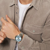 Ανδρικό ρολόι χρονογράφος Casio Edifice EFV-640D-2BVUEF χρονογράφος με ασημί ατσάλινο μπρασελέ και γαλάζιο καντράν,44mm, με ημερομηνία-φορεμένο.