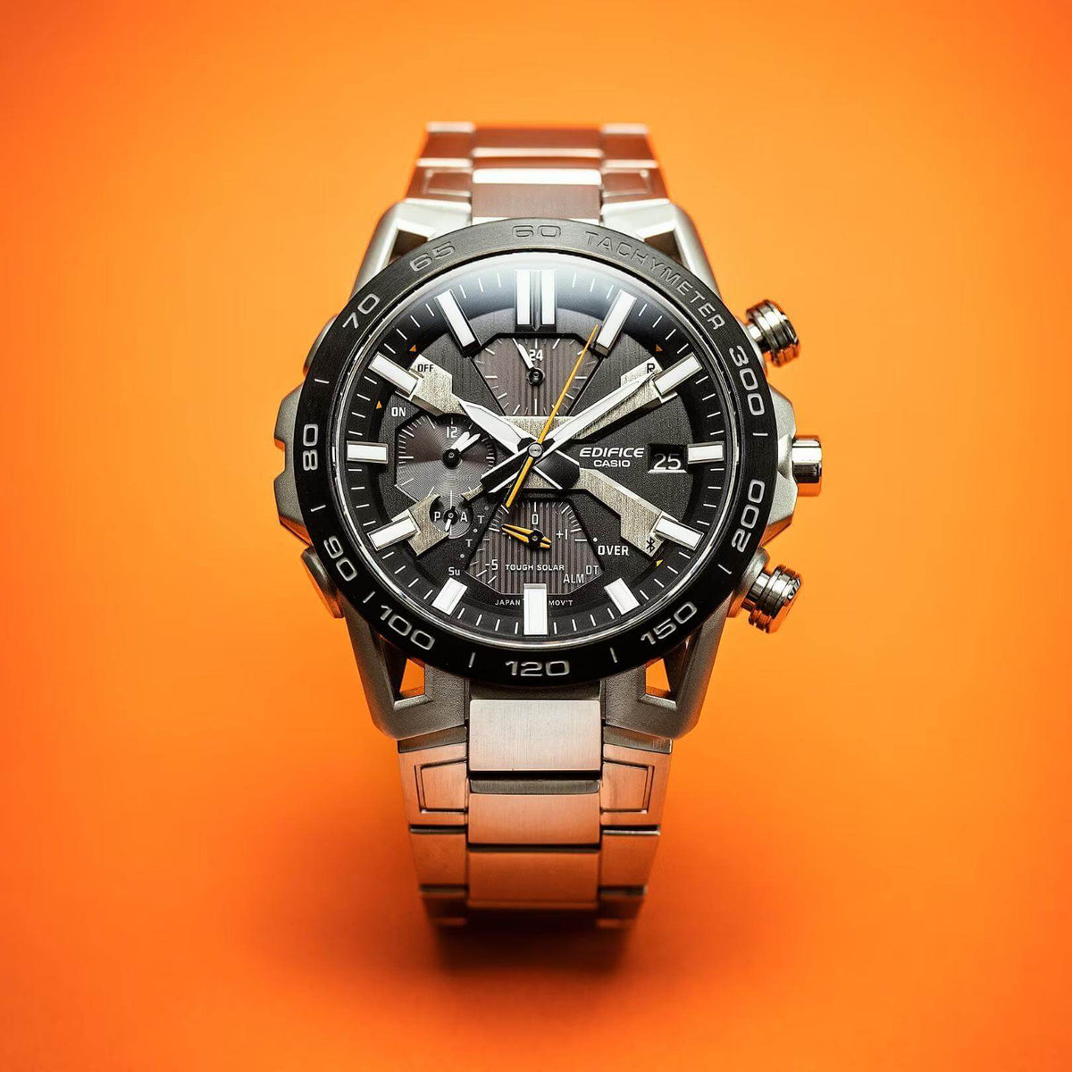Ρολόι Solar Smart Casio Edifice Sospensione EQB-2000DB-1AER με άσημί ατσάλινο μπρασελέ και μαύρο καντράν διαμέτρου 47,8mm.