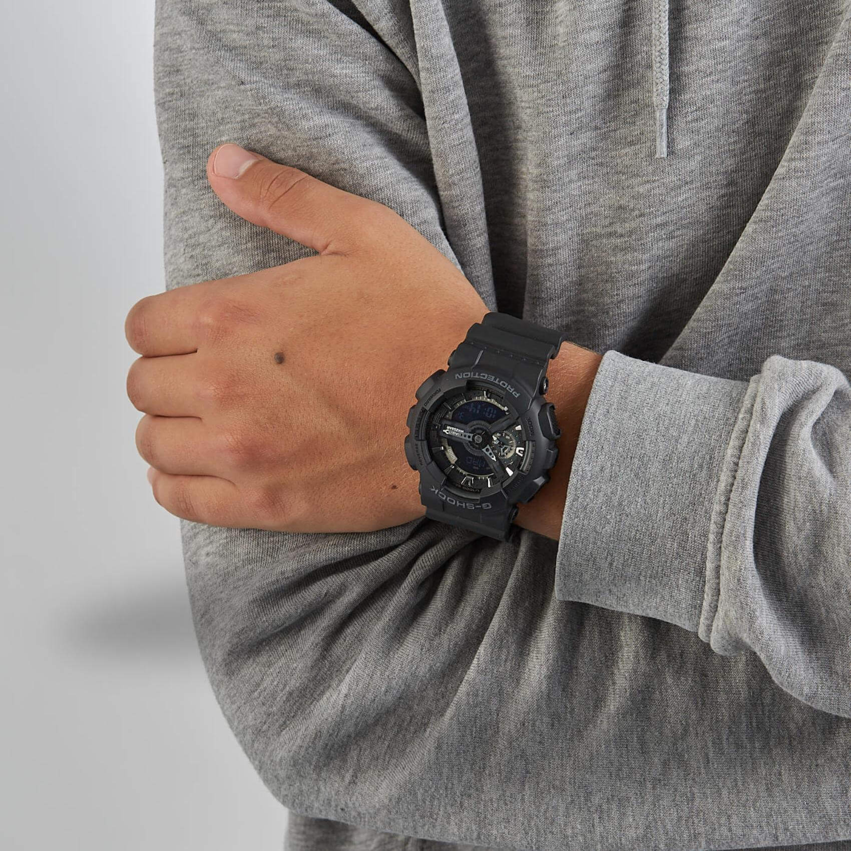 Καταδυτικό ρολόι χρονογράφος Casio G-Shock GA-110-1BER με μαύρο καουτσούκ λουράκ, μαύρο καντράν και στεγανότητα 20ATM-200Μ.