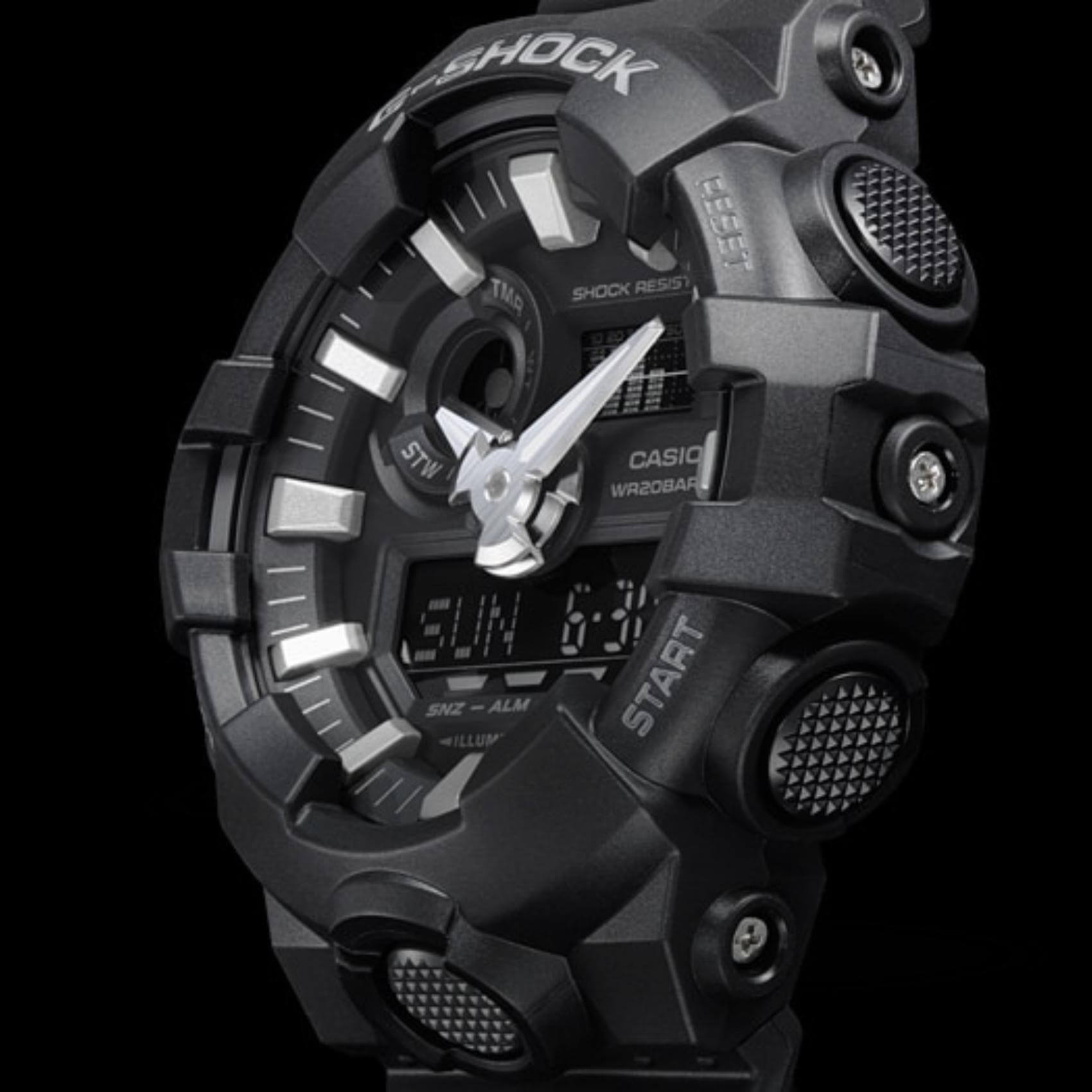 Καταδυτικό ρολόι χρονογράφος Casio G-Shock GA-700-1BER με μαύρο καουτσούκ λουράκ, μαύρο καντράν και στεγανότητα 20ATM-200Μ.