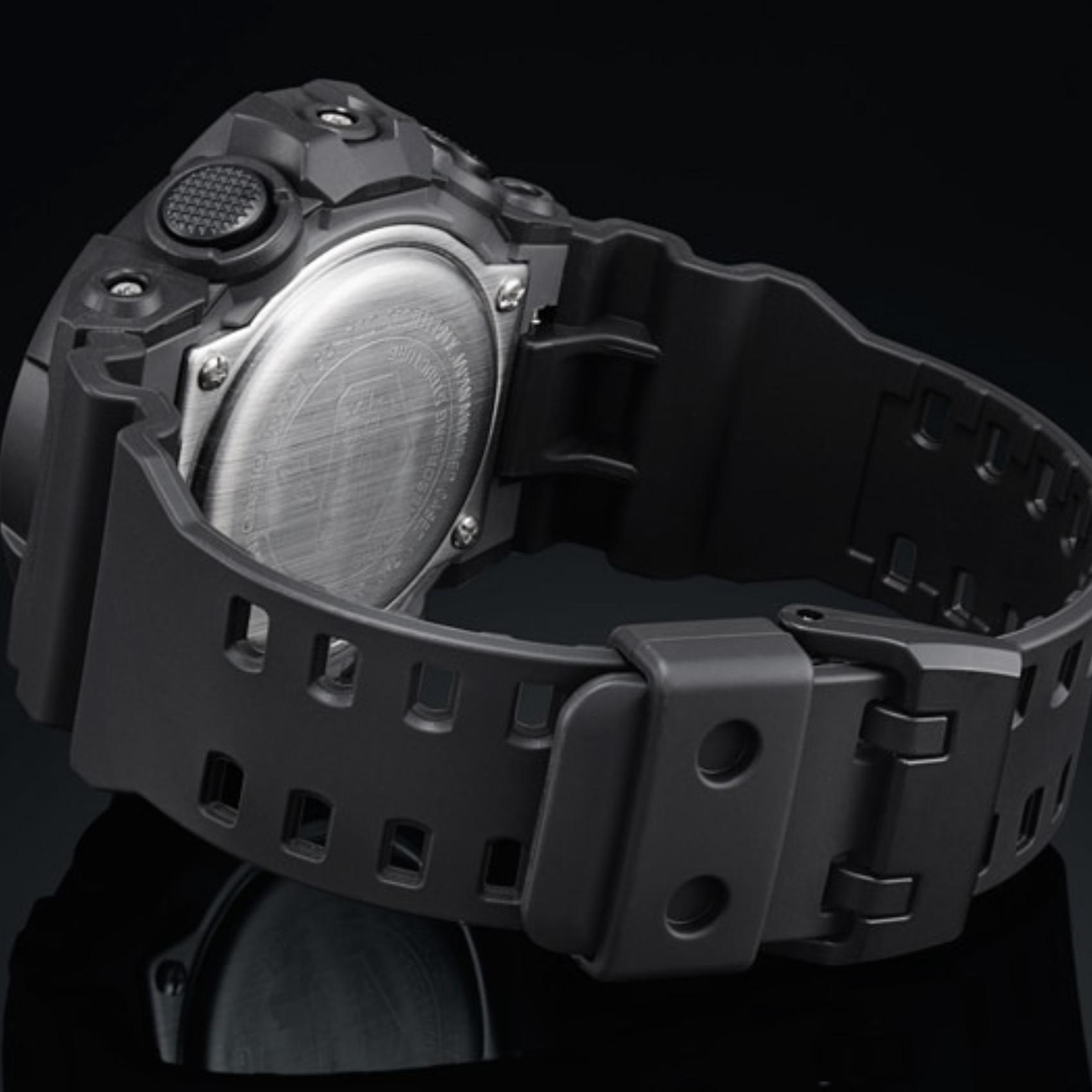 Καταδυτικό ρολόι χρονογράφος Casio G-Shock GA-700-1BER με μαύρο καουτσούκ λουράκ, μαύρο καντράν και στεγανότητα 20ATM-200Μ.