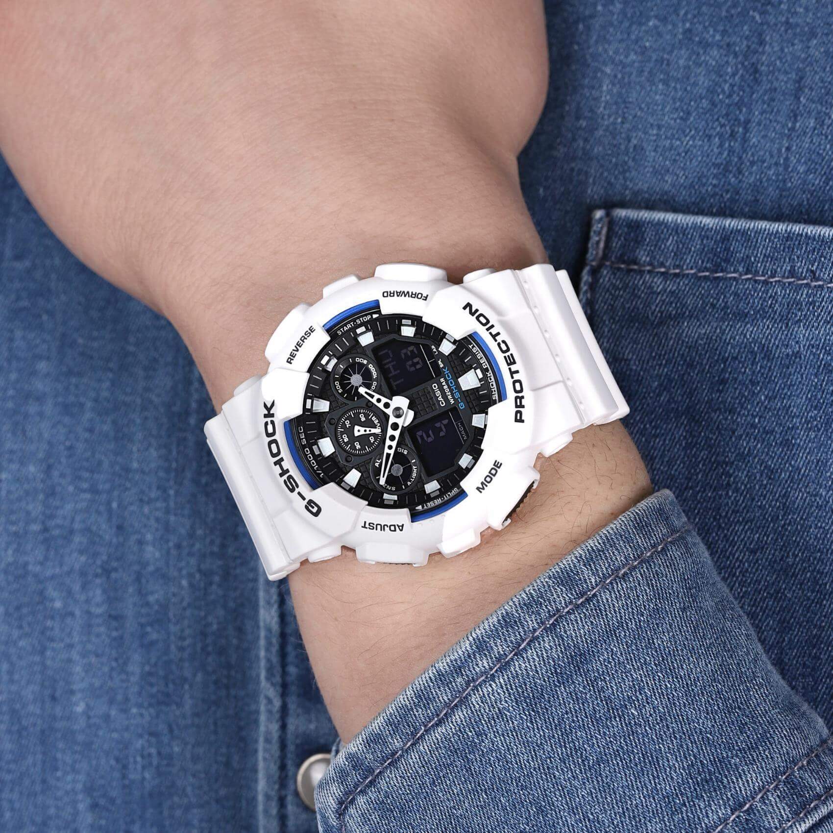 Καταδυτικό ρολόι χρονογράφος Casio G-Shock GA-100B-7AER με λευκό καουτσούκ λουράκι, μαύρο καντράν με μπλε λεπτομέρειες και στεγανότητα 20ATM-200Μ.