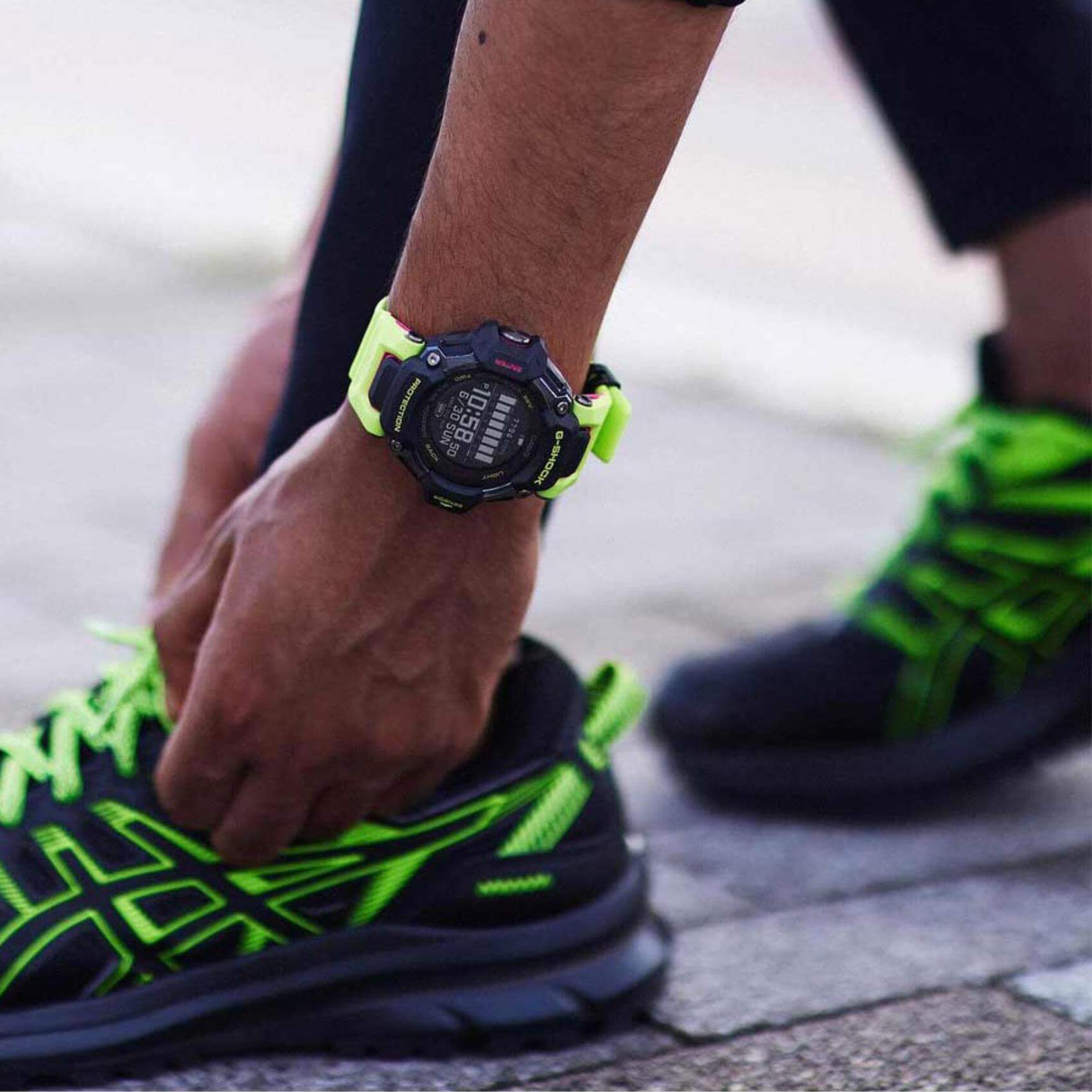 Ρολόι Casio G-Shock G-Squad GBD-H2000-1A9ER που συνδυάζει πράσινο καουτσούκ λουράκι και μαύρο καντράν μεγέθους 52.6mm.