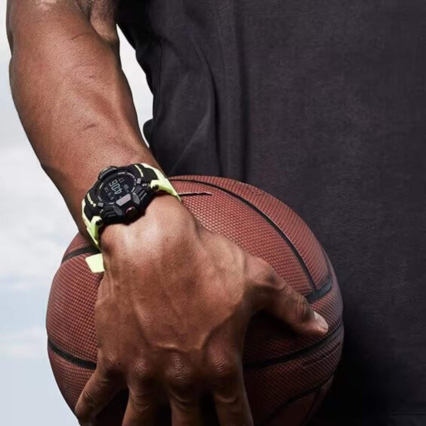 Ρολόι Casio G-Shock G-Squad GBD-H2000-1A9ER που συνδυάζει πράσινο καουτσούκ λουράκι και μαύρο καντράν μεγέθους 52.6mm.