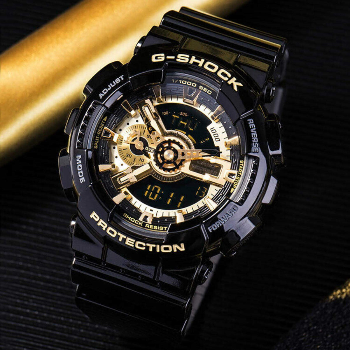 Ρολόι χρονογράφος Casio G-Shock GA-110GB-1AER που συνδυάζει μαύρο καουτσούκ λουράκι και μαύρο καντράν μεγέθους 51mm.