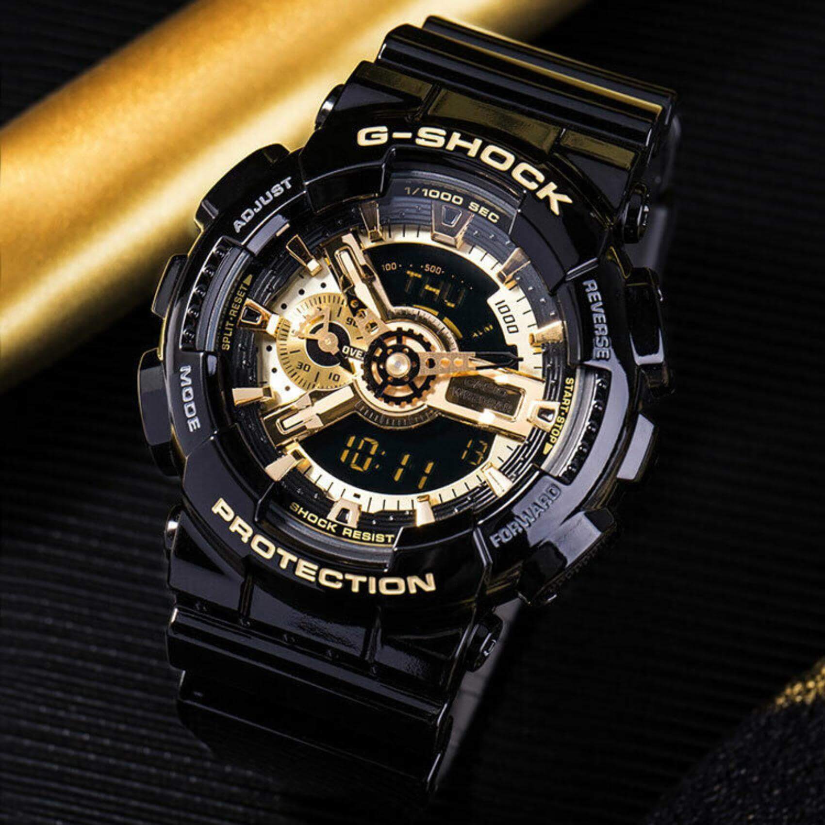 Ρολόι χρονογράφος Casio G-Shock GA-110GB-1AER που συνδυάζει μαύρο καουτσούκ λουράκι και μαύρο καντράν μεγέθους 51mm.