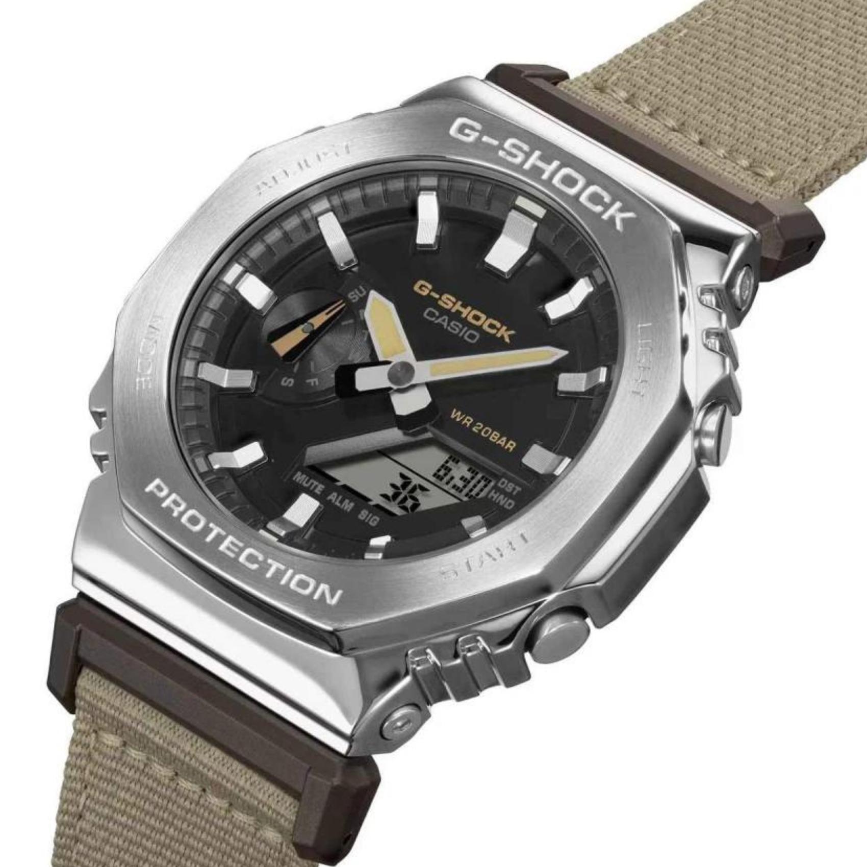 Ρολόι χρονογράφος Casio G-Shock GM-2100C-5AER με μπεζ καουτσούκ λουράκι, μαύρο καντράν μεγέθους 44.4mm anadigi κατάλληλο για καταδύσεις.