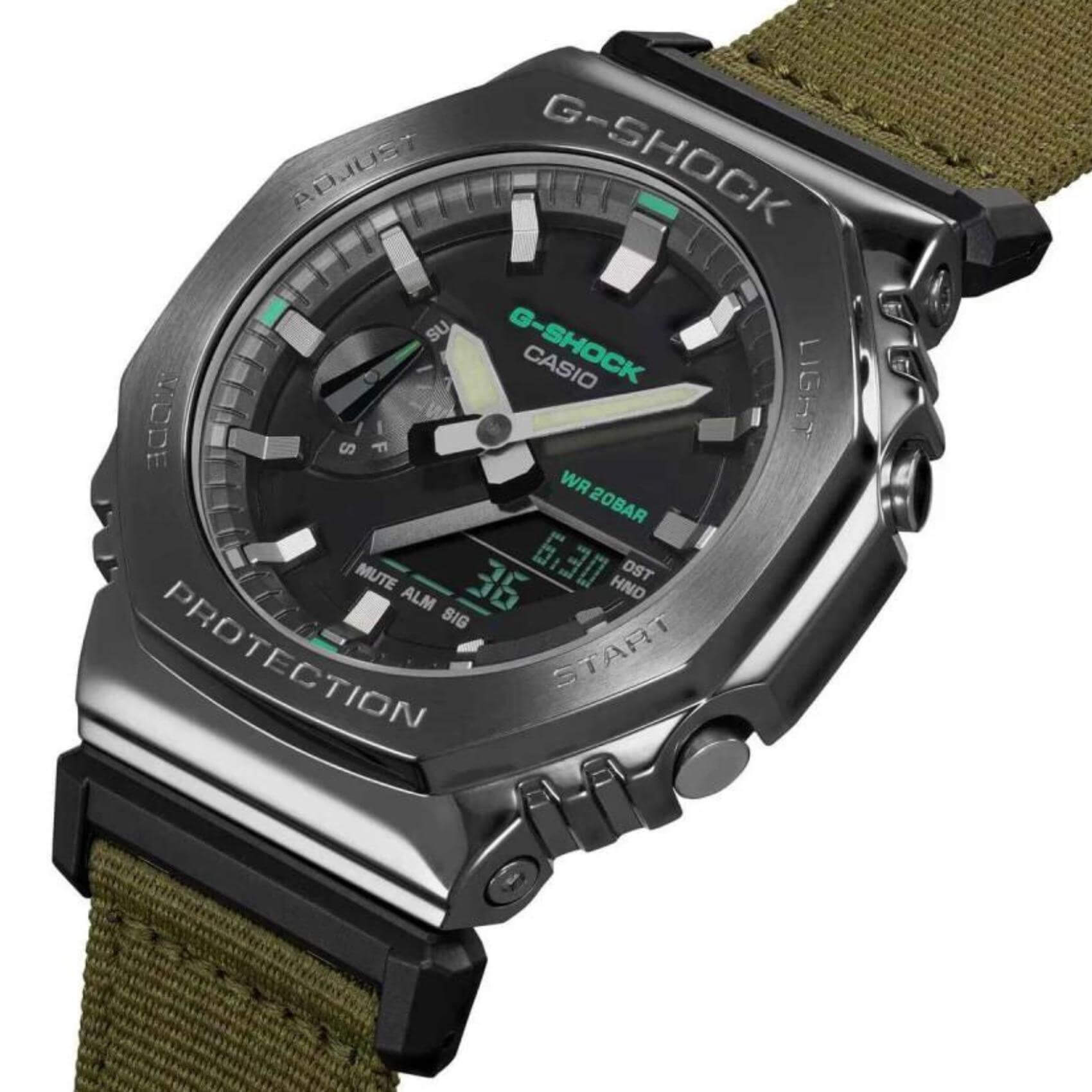 Ρολόι χρονογράφος Casio G-Shock GM-2100CB-3AER με χακί υφασμάτινο λουράκι, μαύρο καντράν μεγέθους 44.4mm anadigi κατάλληλο για καταδύσεις.