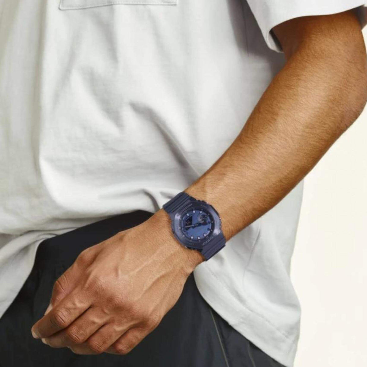 Ρολόι χρονογράφος Casio G-Shock GM-2100N-2AER με μπλε καουτσούκ λουράκι, μπλε καντράν μεγέθους 44.4mm anadigi κατάλληλο για καταδύσεις.