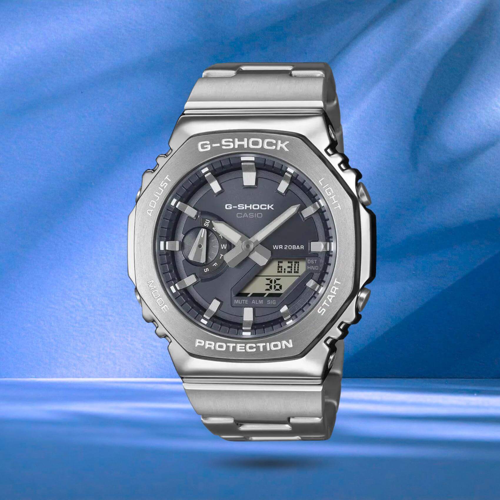 Ανδρικό ρολόι Casio G-SHOCK GM-2110D-8AER με ασημί ατσάλινο μπρασελέ και γκρι καντράν.