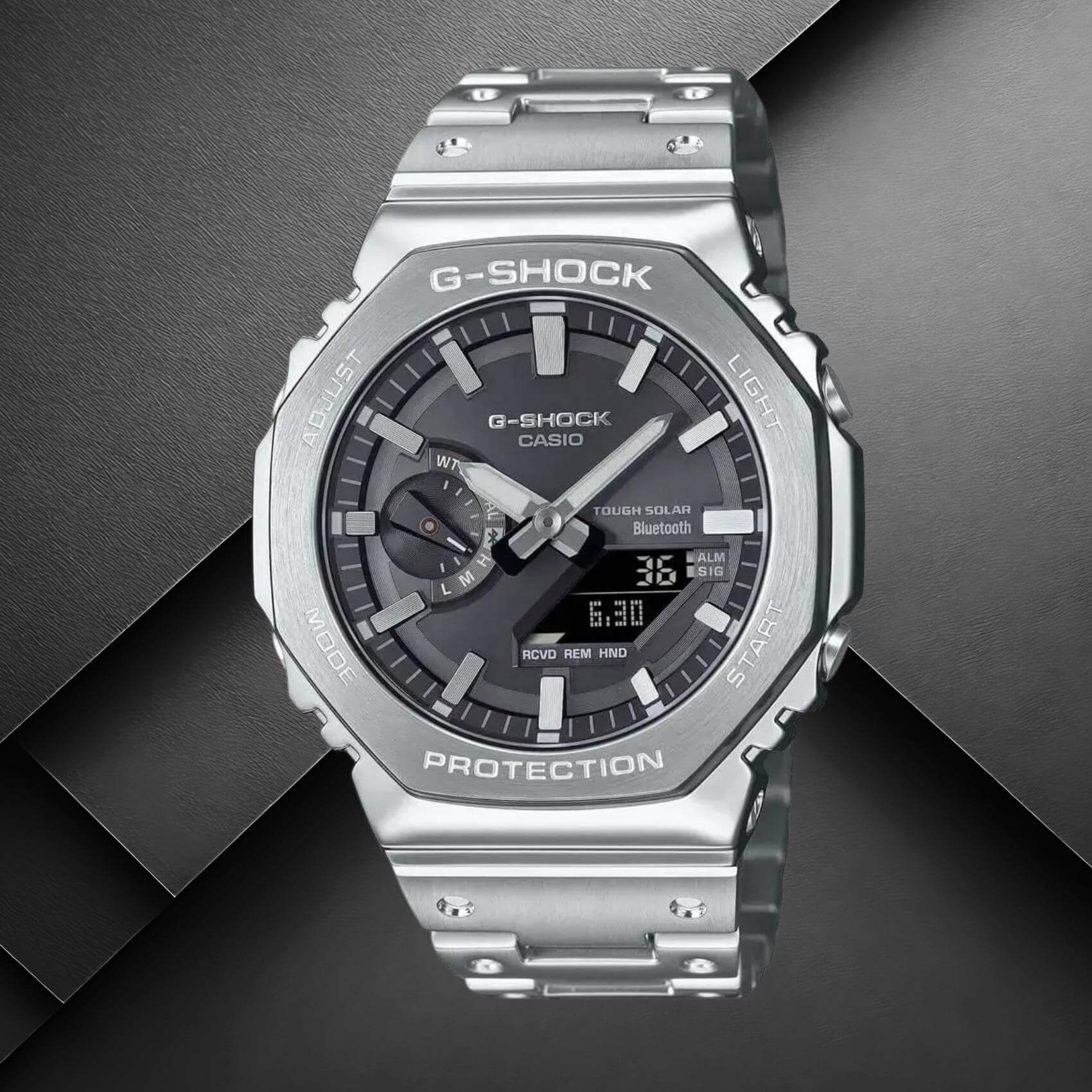 Ανδρικό ρολόι Casio G-SHOCK GM-B2100SD-1AER με ασημί ατσάλινο μπρασελέ και μαύρο καντράν.