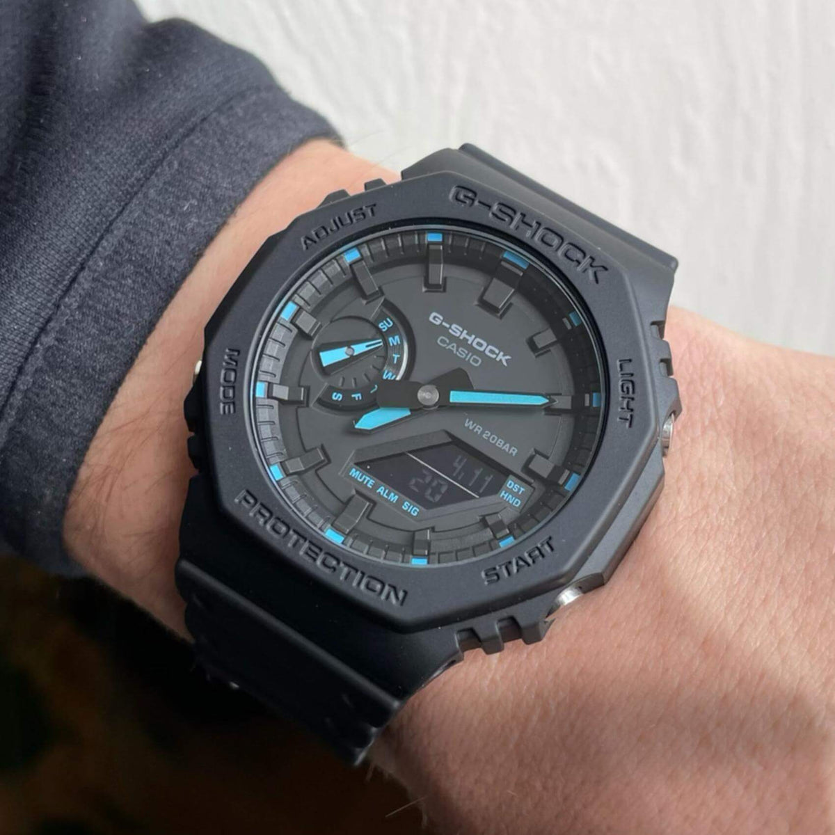 Ρολόι χρονογράφος Casio G-Shock GA-2100-1A2ER με μαύρο καουτσούκ λουράκι, μαύρο καντράν σε οκτάγωνο σχημα με ψηφιακή ένδειξη και στεγανότητα 20ATM-200Μ.