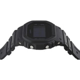 Ρολόι χρονογράφος Casio G-Shock DW-5600BB-1ER με μαύρο καουτσούκ λουράκι, μαύρο καντράν σε τετράγωνο σχημα με ψηφιακή ένδειξη και στεγανότητα 20ATM-200Μ.
