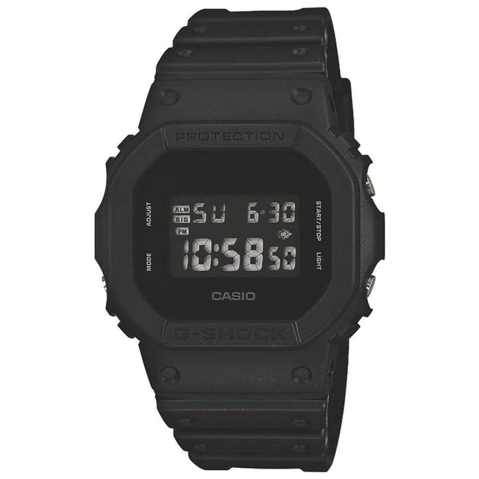 Ρολόι χρονογράφος Casio G-Shock DW-5600BB-1ER με μαύρο καουτσούκ λουράκι, μαύρο καντράν σε τετράγωνο σχημα με ψηφιακή ένδειξη και στεγανότητα 20ATM-200Μ.