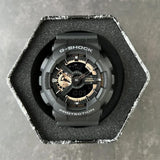 Καταδυτικό ρολόι χρονογράφος Casio G-Shock GA-110RG-1AER με μαύρο καουτσούκ λουράκ, μαύρο καντράν και στεγανότητα 20ATM-200Μ.