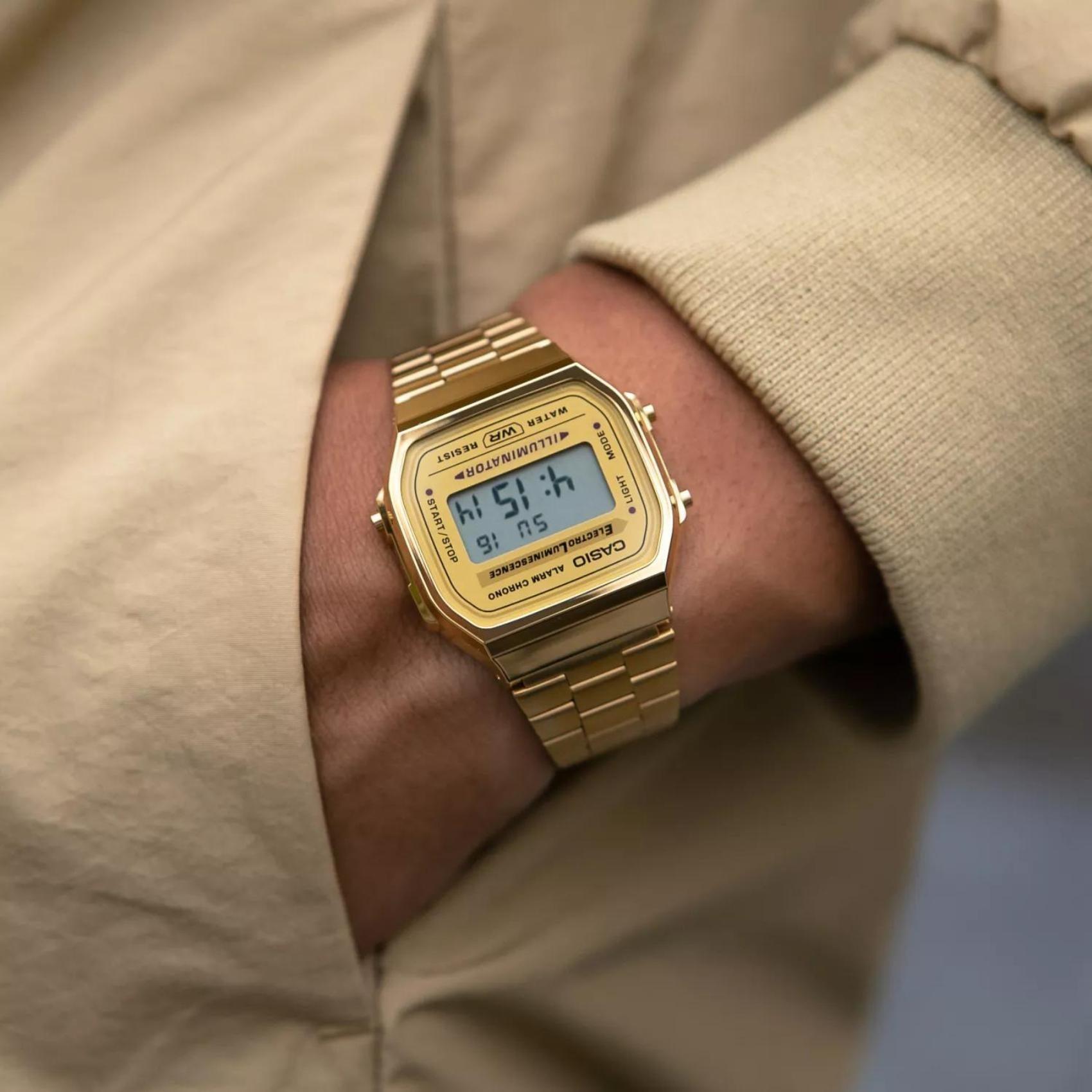 Ρολόι χρονογράφος Casio Vintage Iconic A-168WG-9EF με χρυσό ατσάλινο μπρασελέ, χρυσό καντράν σε τετράγωνο σχημα με ψηφιακή ένδειξη και στεγανότητα 5ATM-50Μ.