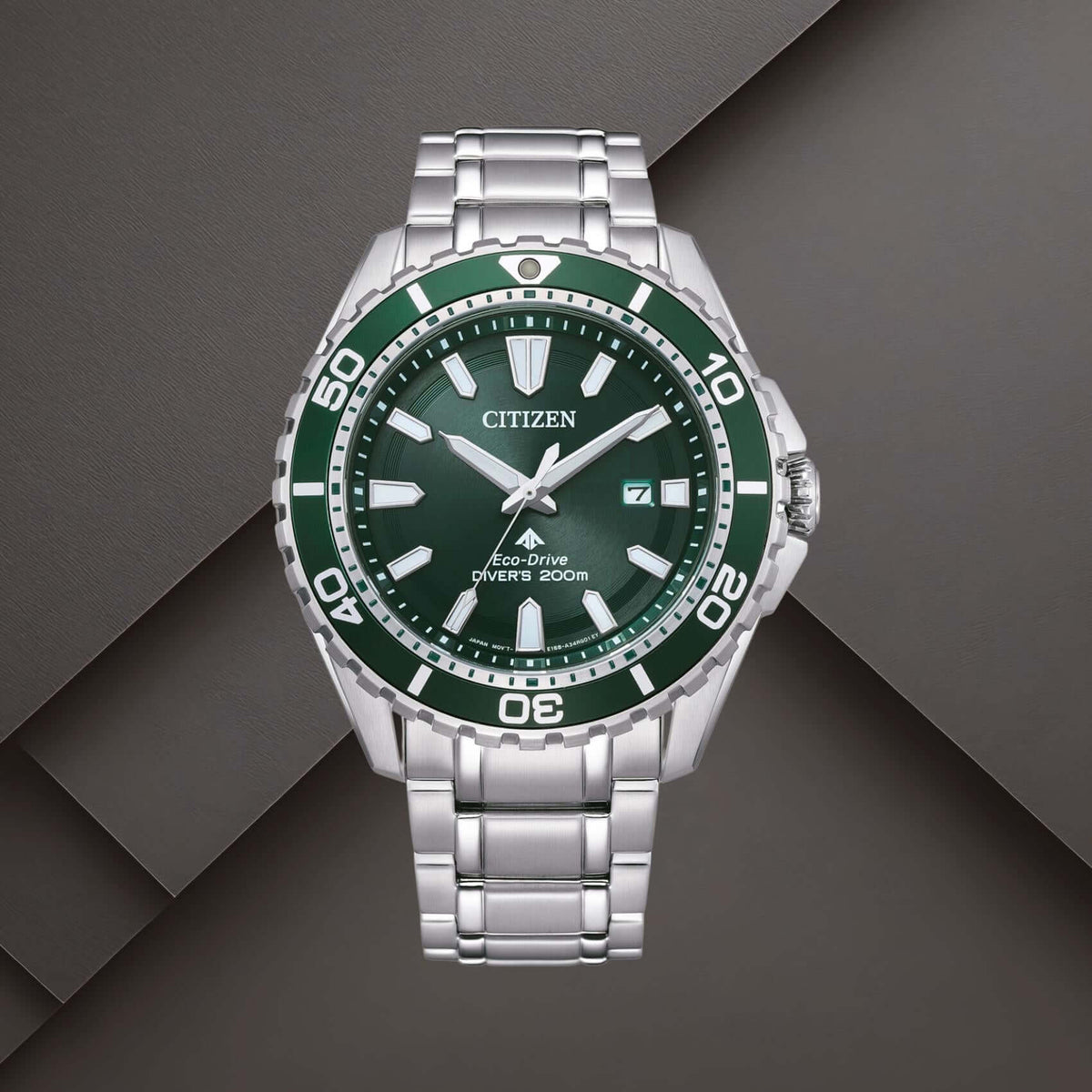 Καταδυτικό ρολόι Citizen Promaster Eco-Drive BN0199-53X με πράσινο καντράν 44.5mm, ασημί μπρασελέ και περιστρεφόμενη στεφάνη.
