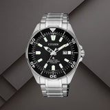 Καταδυτικό ρολόι Citizen Promaster Eco-Drive BN0200-81E με μαύρο καντράν 44mm, ασημί μπρασελέ τιτανίου και περιστρεφόμενη στεφάνη.