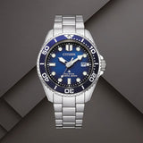 Καταδυτικό ρολόι Citizen Promaster Eco-Drive Divers BN0260-54L με μπλε καντράν 41mm, ασημί μπρασελέ και περιστρεφόμενη στεφάνη.