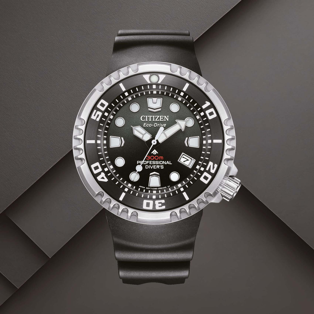 Καταδυτικό ρολόι Citizen Promaster Professional Diver 300 BN1024-01E με μαύρο καντράν 46mm και μαύρο λουράκι από καουτσούκ.