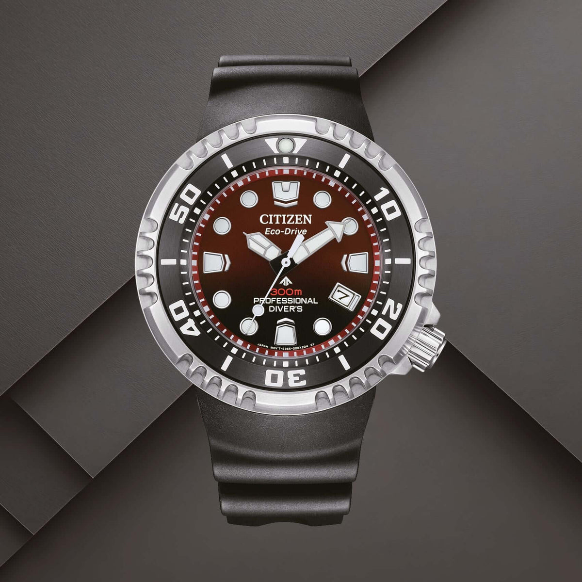 Καταδυτικό ρολόι Citizen Promaster Professional Diver 300 BN1024-01Z με κόκκινο καντράν 46mm και μαύρο λουράκι από καουτσούκ.