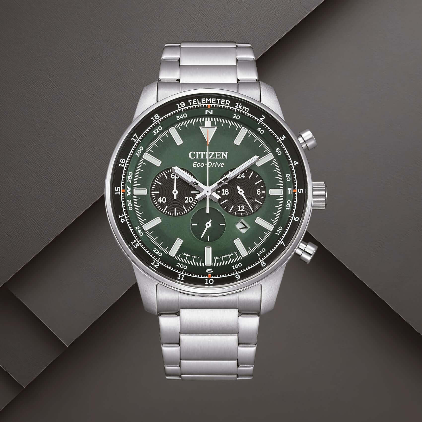 Ανδρικό ρολόι Citizen Eco-Drive CA4500-91X με πράσινο καντράν 44mm, χρονογράφο, ένδειξη ημερομηνίας και ασημί μπρασελέ.