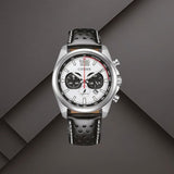 Ανδρικό ρολόι Citizen Eco-Drive CA4640-09A με λευκό καντράν 41mm, χρονογράφο, ένδειξη ημερομηνίας και μαύρο δερμάτινο λουράκι.