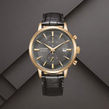 Ανδρικό ρολόι Citizen Eco-Drive CA7067-11H με γκρι καντράν 42mm, χρονογράφο, ένδειξη ημερομηνίας και μαύρο δερμάτινο λουράκι.
