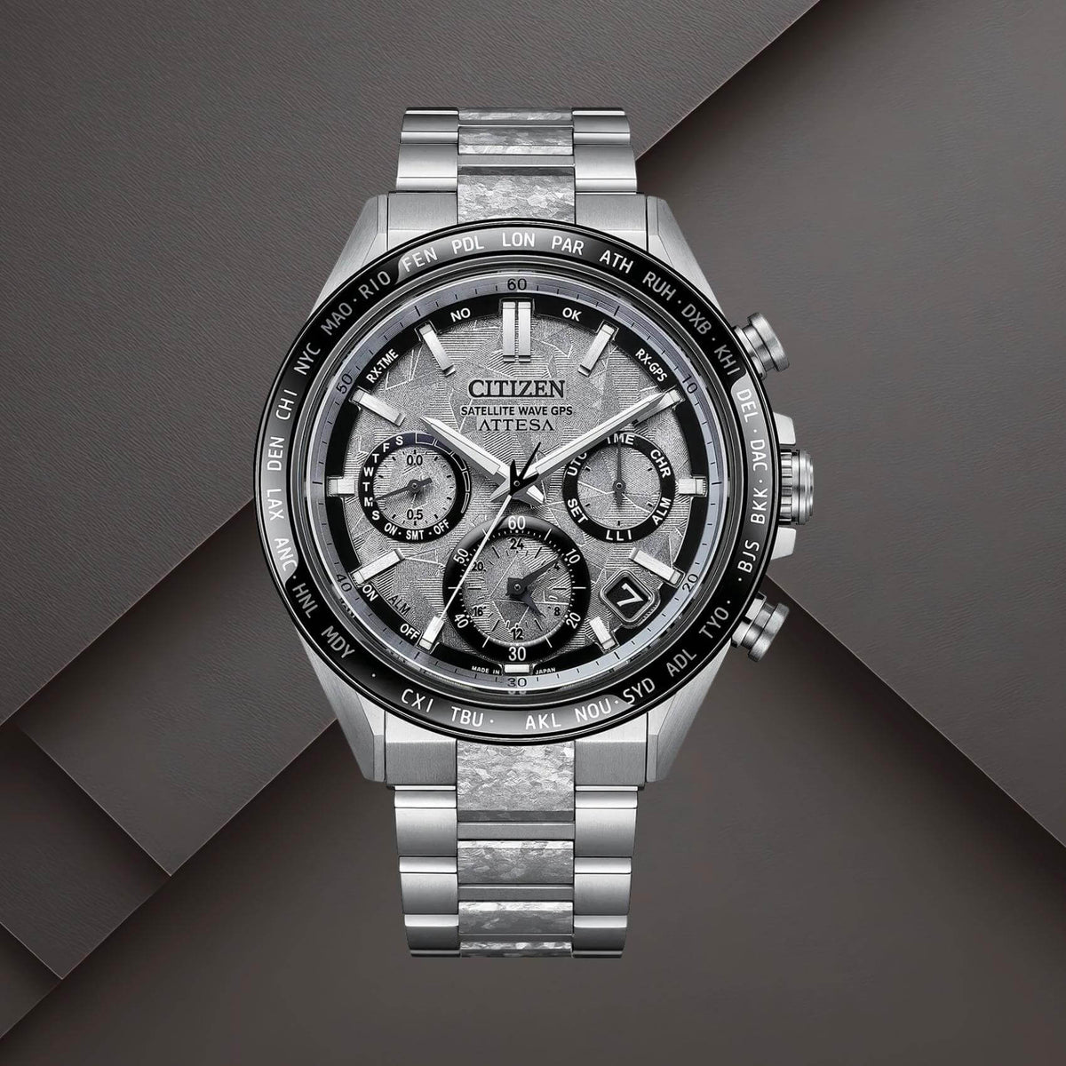 Citizen CC4076-65A ανδρικό ρολόι Attesa Limited Edition με ασημί καντράν 44mm, ασημί Super Titanium μπρασελέ, κεραμική στεφάνη και δορυφορικό GPS.