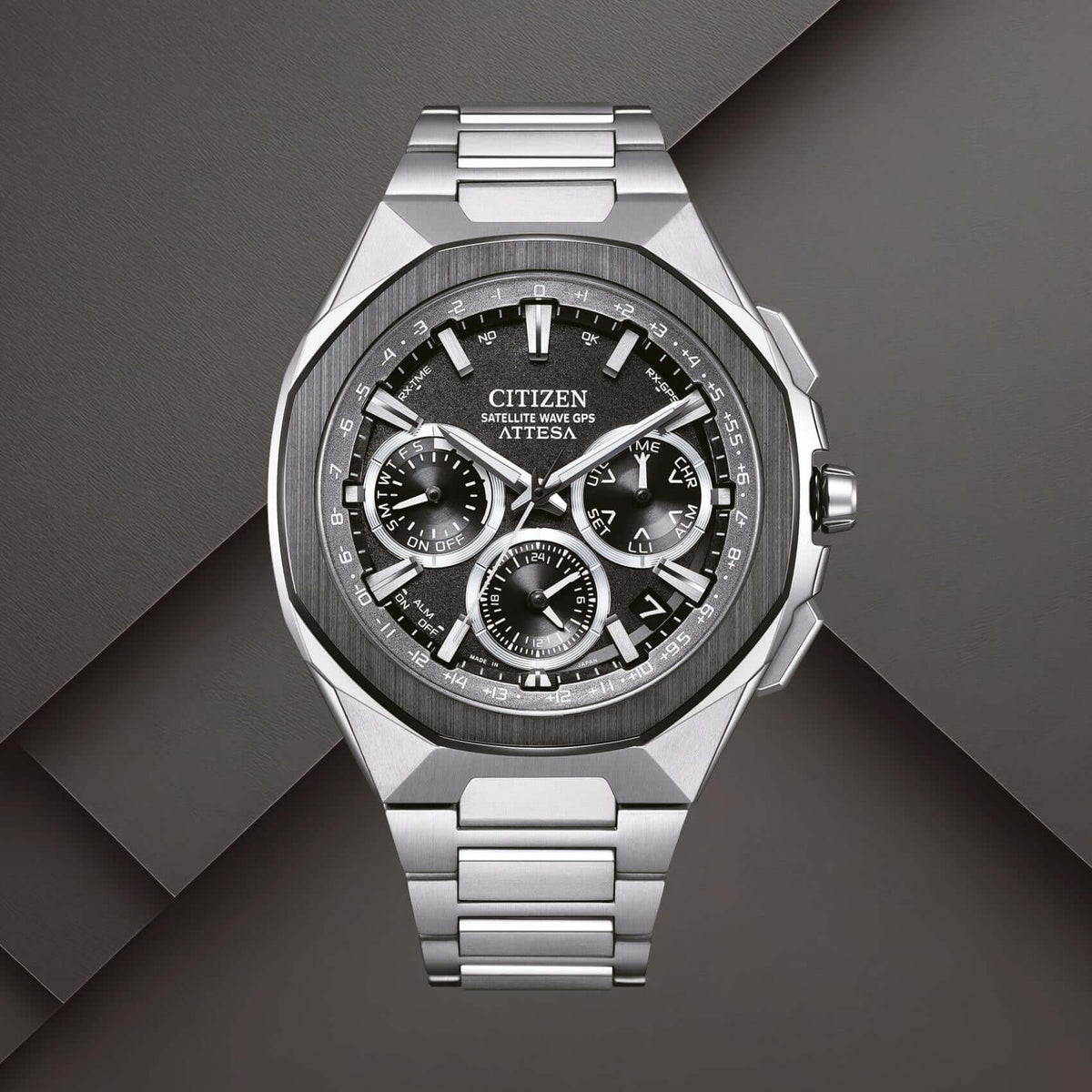 Citizen CC4104-53E ανδρικό ρολόι Attesa με μαύρο καντράν 44mm, ασημί Super Titanium μπρασελέ, κεραμική στεφάνη και δορυφορικό GPS.
