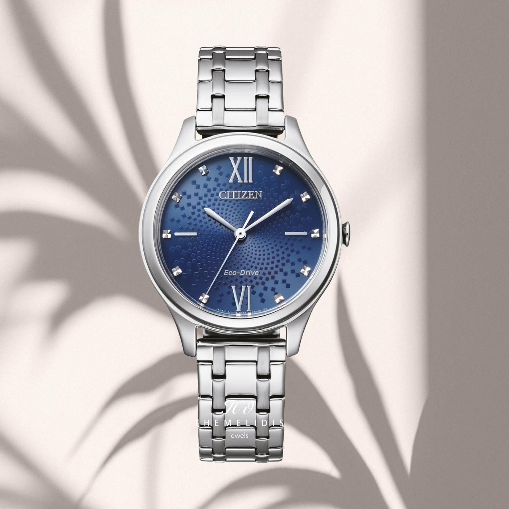 Γυναικείο ρολόι Citizen Elegance EM0500-73L με μπλε καντράν 32mm, στεγανότητα 5ATM και ασημί μπρασελέ από ανοξείδωτο ατσάλι
