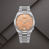 Ανδρικό ρολόι Citizen Tsuyosa NJ0159-86Z με πορτοκαλί καντράν 40mm, ένδειξη ημερομηνίας και ασημί μπρασελέ.
