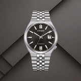 Ανδρικό αυτόματο ρολόι Citizen Tsuyosa 60 NK0020-55E με μαύρο καντράν 40mm, ένδειξη ημερομηνίας και ασημί μπρασελέ.