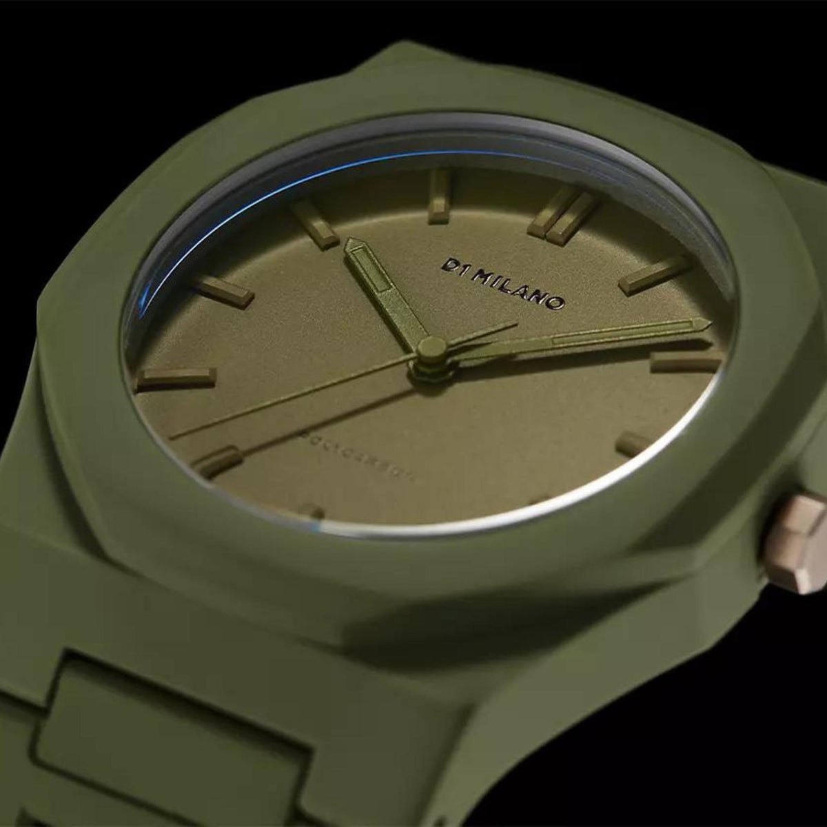 Αντρικό ρολόι D1 Milano Military Green D1-PCBJ22 με χακί polycarbonate μπρασελέ και χακί καντράν 40.5mm με οκτάγωνο σχήμα.