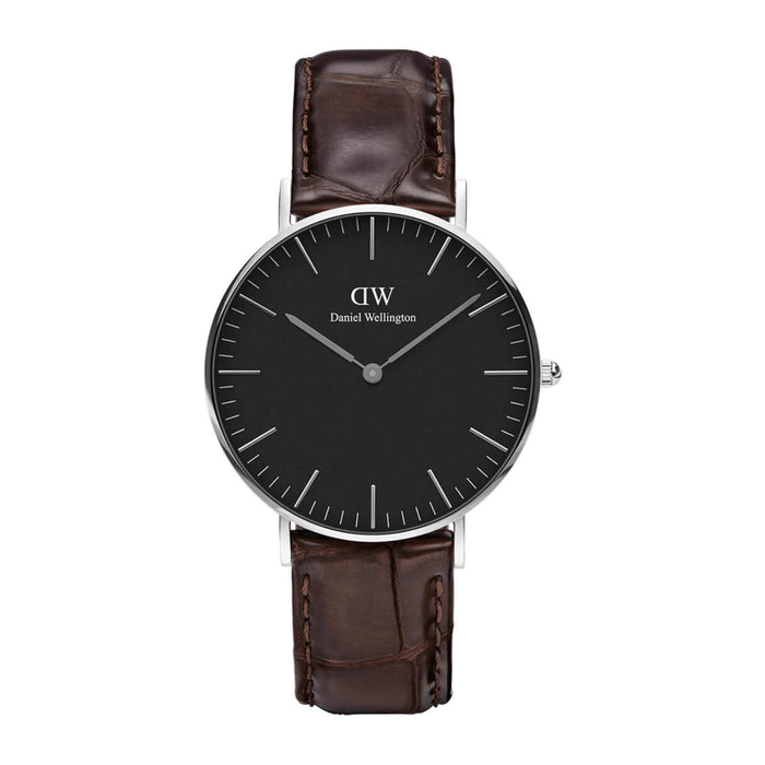 Ρολόι Daniel Wellington York DW00100146 με καφέ δερμάτινο λουράκι, μαύρο καντραν, μηχανισμό μπαταρίας και στρογγυλό σχήμα με διάμετρο 36mm αδιάβροχο στις 3ΑΤΜ-30Μ.