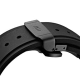 Θήκη smartwatch daniel wellington dw01200003 συμβατή με Apple Watch Series 6, 5, 4 και Apple Watch SE σε μαύρο χρώμα με με μαύρο καουτσούκ λουράκι και τετράγωνο σχήμα.