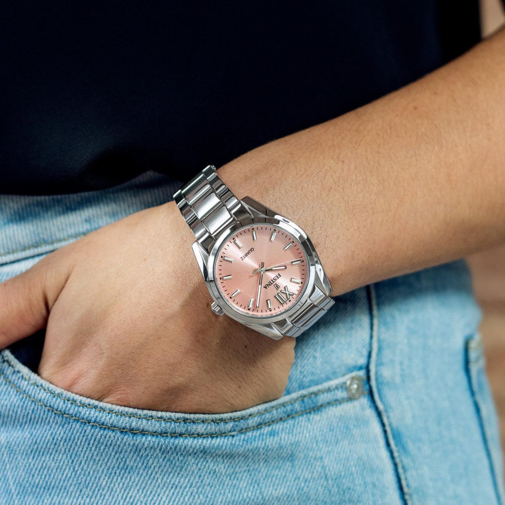 Γυναικείο ρολόι Festina Alegria F20622/2 με ασημί ατσάλινο μπρασελέ, ροζ καντραν, μηχανισμό μπαταρίας στρογγυλό στεφάνι με διάμετρο 37mm, αδιάβροχο στις 5ΑΤΜ-50Μ.