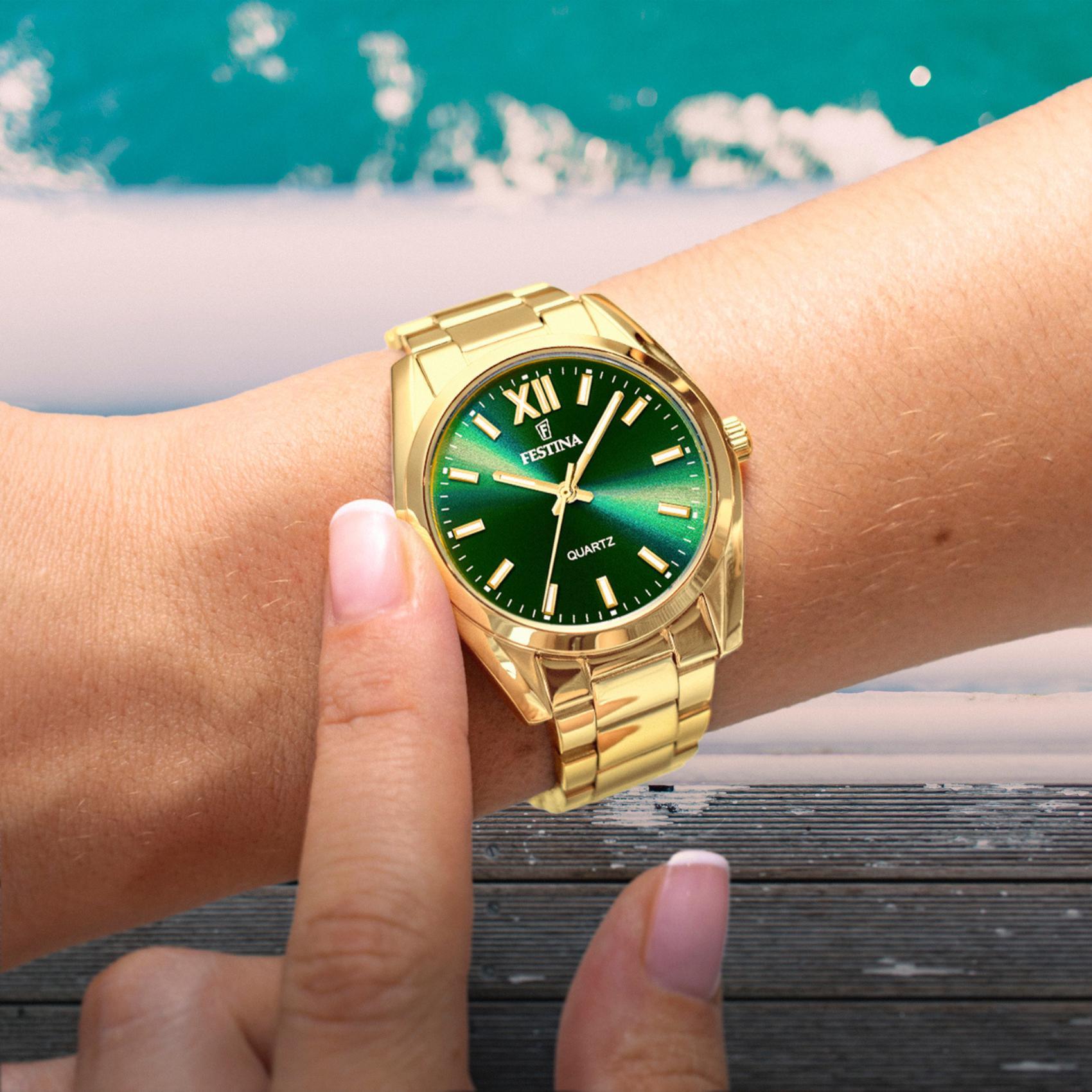Γυναικείο ρολόι Festina Alegria F20640/9 με χρυσό ατσάλινο μπρασελέ, πράσινο καντραν, μηχανισμό μπαταρίας στρογγυλό στεφάνι με διάμετρο 37mm, αδιάβροχο στις 5ΑΤΜ-50Μ.