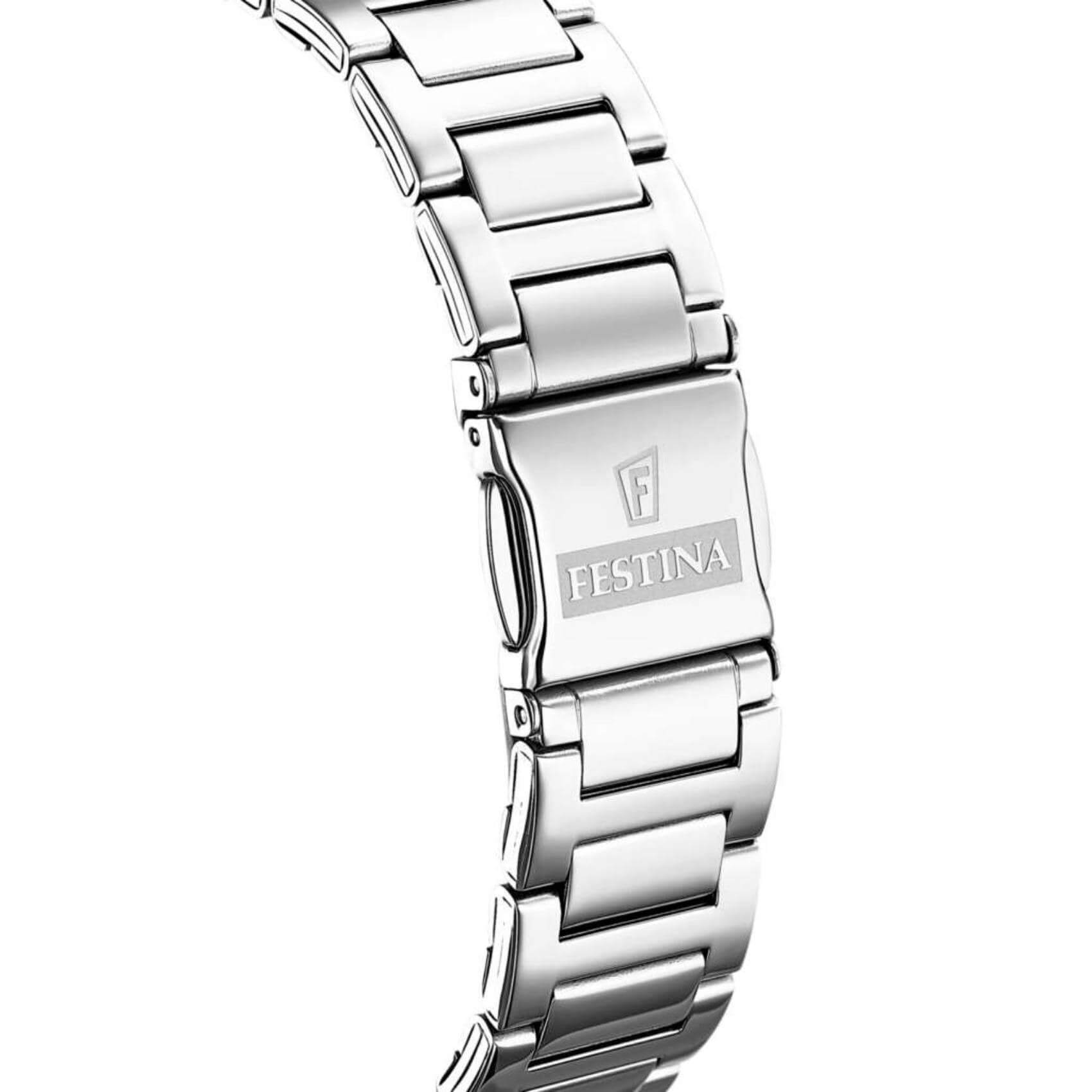 Γυναικείο ρολόι Festina Boyfriend F16719/2 με ασημί ατσάλινο μπρασελέ, μαύρο καντραν, μηχανισμό μπαταρίας, στρογγυλό στεφάνι με διάμετρο 36mm και ζιργκόν, αδιάβροχο στις 5ΑΤΜ-50Μ.
