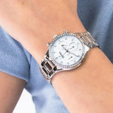 Αδιάβροχο ρολόι Festina Boyfriend F20401/1 με ασημί ατσάλινο μπρασελέ, λευκό καντράν με χρονογράφους και ένδειξη ημέρας/ημερομηνίας και στεφάνι διαμέτρου 36mm με ζιργκόν.