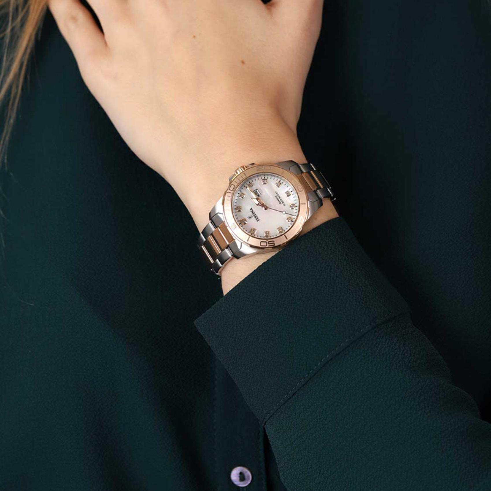 Αδιάβροχο ρολόι Festina Boyfriend F20505/1 με δίχρωμο ασημί-ροζ χρυσό μπρασελέ, λευκό καντράν με ζιργκόν και ένδειξη ημερομηνίας και στεφάνι διαμέτρου 34.5mm.