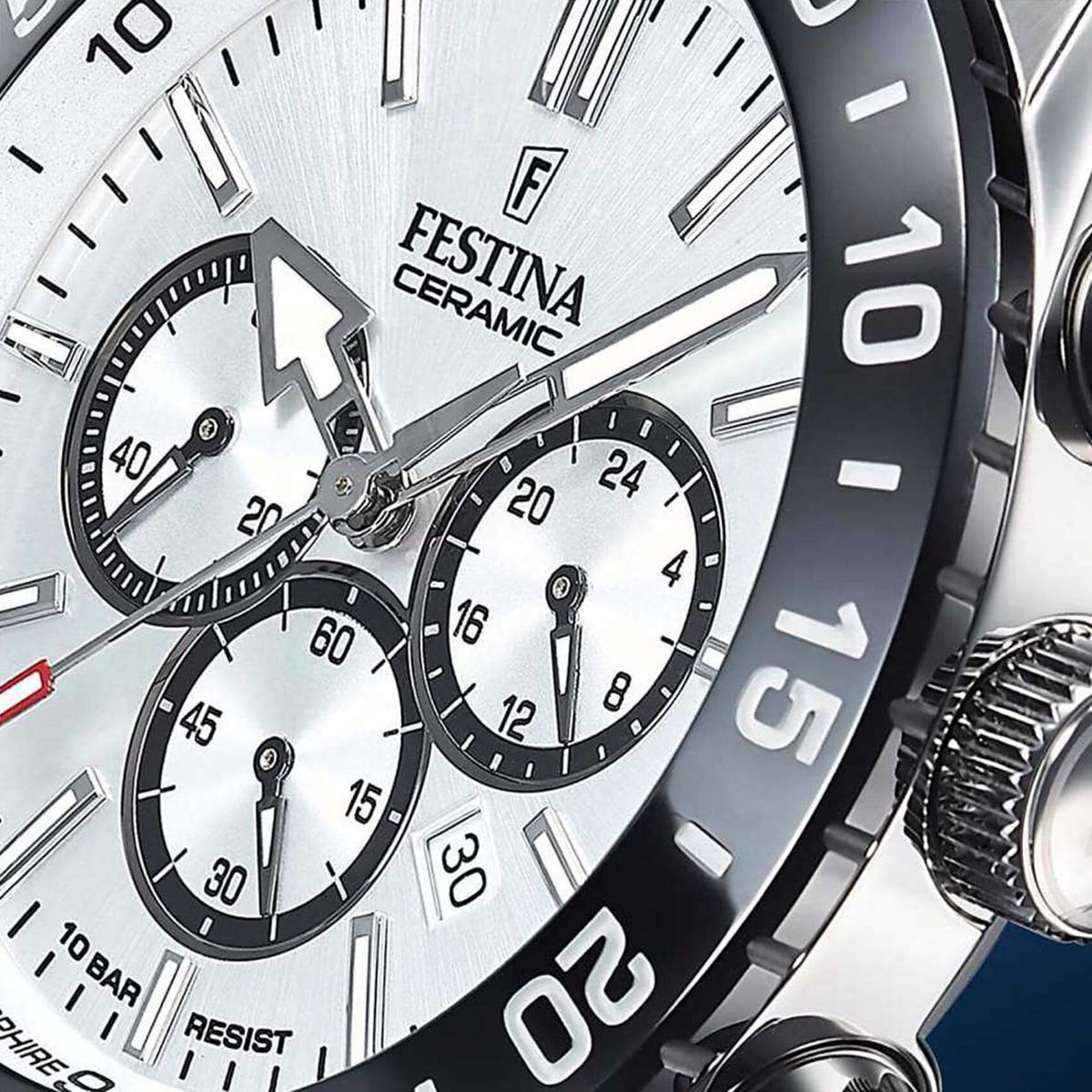 Αντρικό ρολόι Festina Ceramic F20575/1 με ασημί ατσάλινο μπρασελέ, μαύρο καντραν, μηχανισμό μπαταρίας με ένδειξη ημερομηνίας και λειτουργία χρονογράφου, στρογγυλό στεφάνι με διάμετρο 44mm, αδιάβροχο στις 10ΑΤΜ-100Μ.