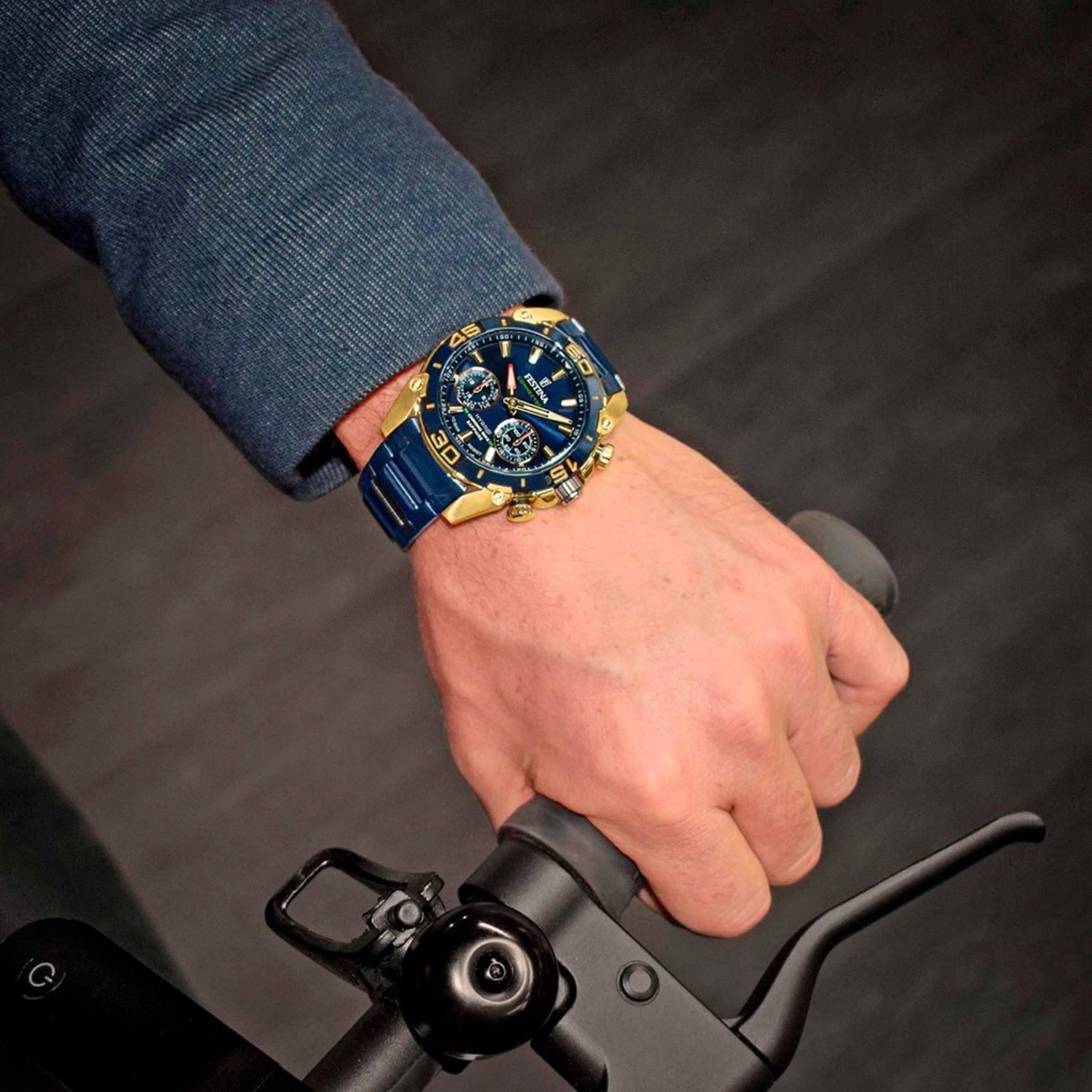 Αντρικό ρολόι Festina Smartwatch Chrono Bike Connected F20547/1 με μπλε σκούρο ατσάλινο μπρασελέ, μπλε σκούρο καντραν, μηχανισμό μπαταρίας με λειτουργίες swartwatch, στρογγυλό στεφάνι με διάμετρο 45,5mm, αδιάβροχο στις 10ΑΤΜ-100Μ.