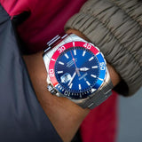 Καταδυτικό ρολόι Festina Diver F20531/5 με ασημί ατσάλινο μπρασελέ υφασμάτινο, μπλε καντράν μεγέθους 44mm και αυτόματο μηχανισμό.