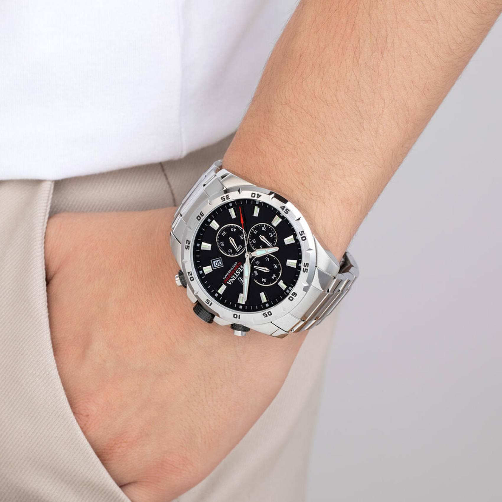 Αδιάβροχο ρολόι Festina F20623/4 με χρονογράφο, ασημί μπρασελέ, μαύρο καντράν με ένδειξη ημερομηνίας και στεφάνι διαμέτρου 44,7mm.