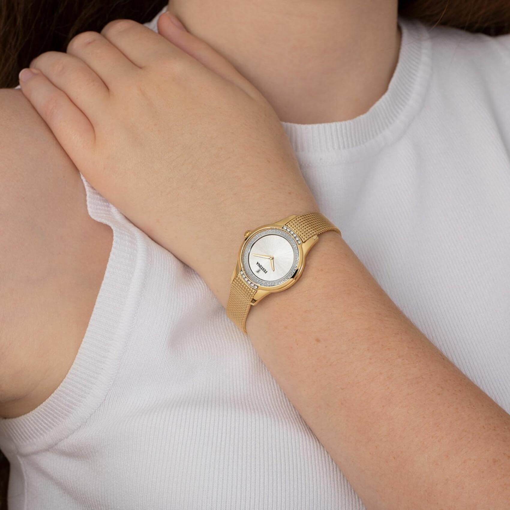 Ρολόι Festina Mademoiselle F20495/1 με χρυσό ατσάλινο μπρασελέ, άσπρο καντραν με ζιργκόν, μηχανισμό μπαταρίας και στρογγυλό σχήμα με διάμετρο 30mm αδιάβροχο στις 5ΑΤΜ-50Μ.